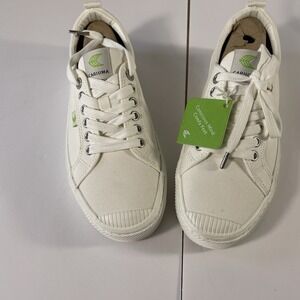 Cariuma Oca Low White Canvas Sneakers Shoes Comfort Lace Up Men's 8.5 Women's 10